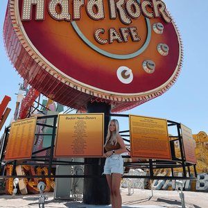 Meet your Posher, Eva